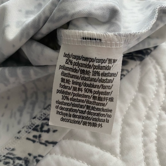 Victoria Secrets Pink Small padded workout top - Picture 5 of 6